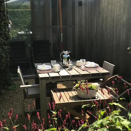 De Tuinkamer Bed & Breakfast 4*