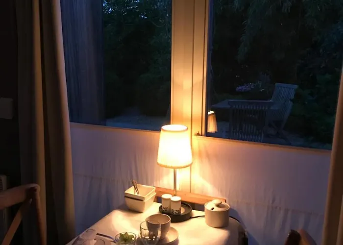 Bed & Breakfast De Tuinkamer 4*